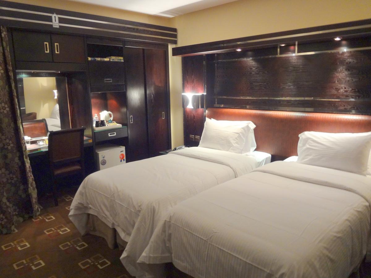 Seteen Palace Hotel Riyadh Room photo